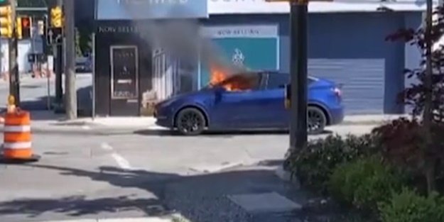 O anlar kamerada! Tesla yine alev topuna döndü