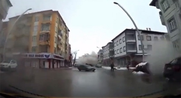 O anlar kamerada! Yıkım saniye saniye görüntülendi