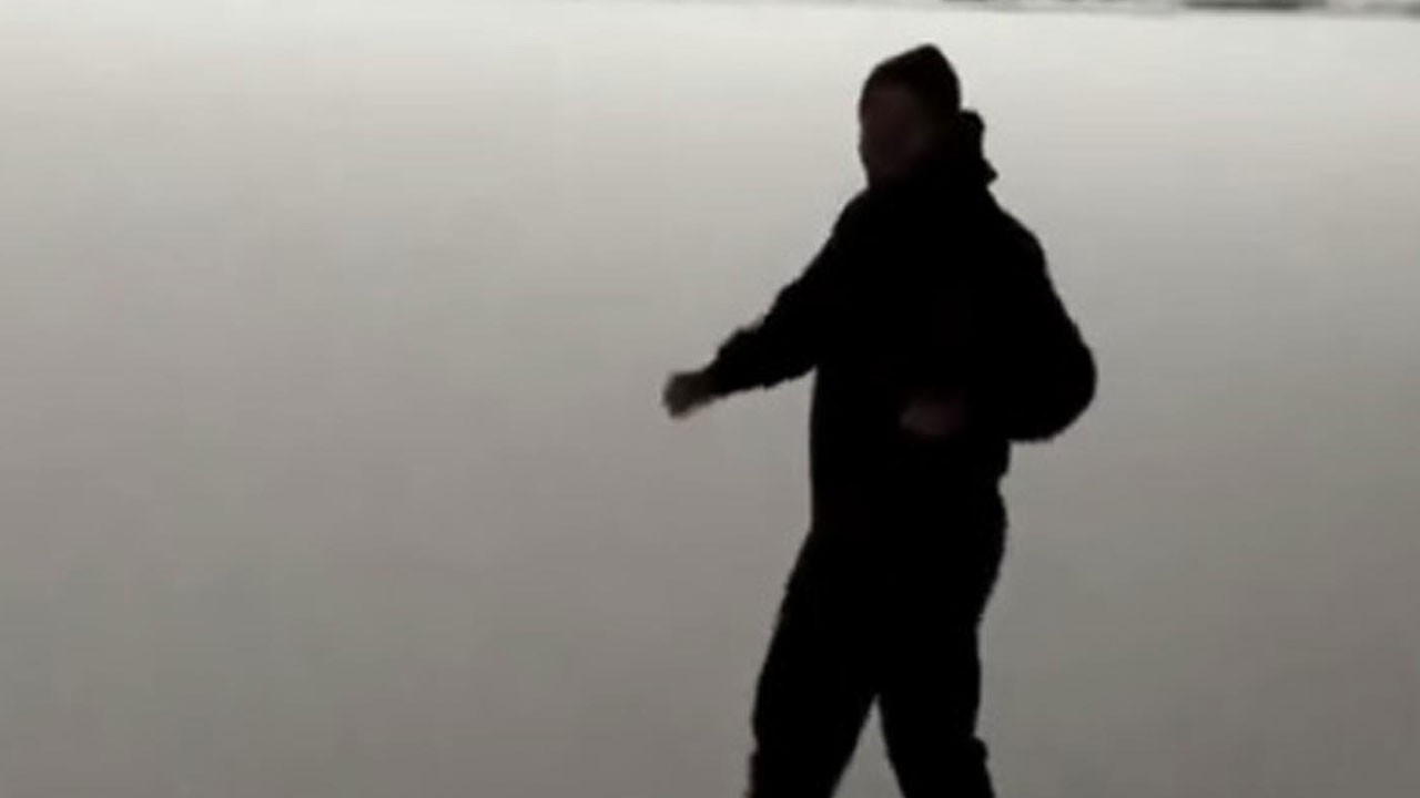 O anlar kameraya yansıdı! Buzun üstünde dans etti, sonu böyle oldu