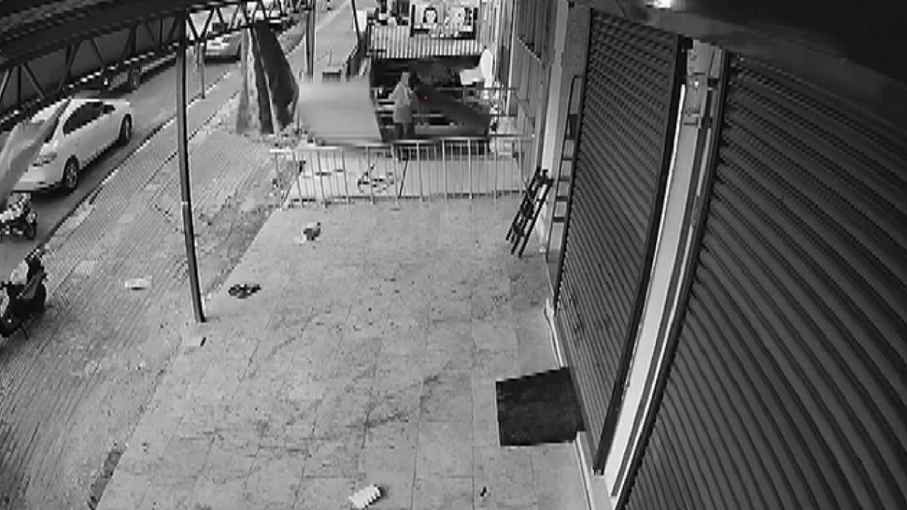 O anlar kameraya yansıdı! Saniyelerle kurtuldu