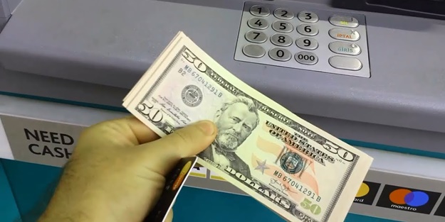 O bankada parası olanlar yandı! Büyük banka iflas etti, herkes akın akın ATM'lere koştu