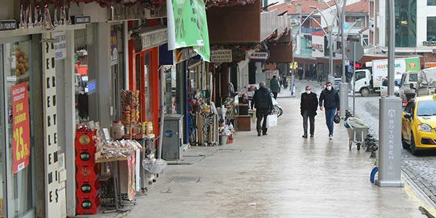 O belediye aşı olmayana ruhsat vermeyecek!