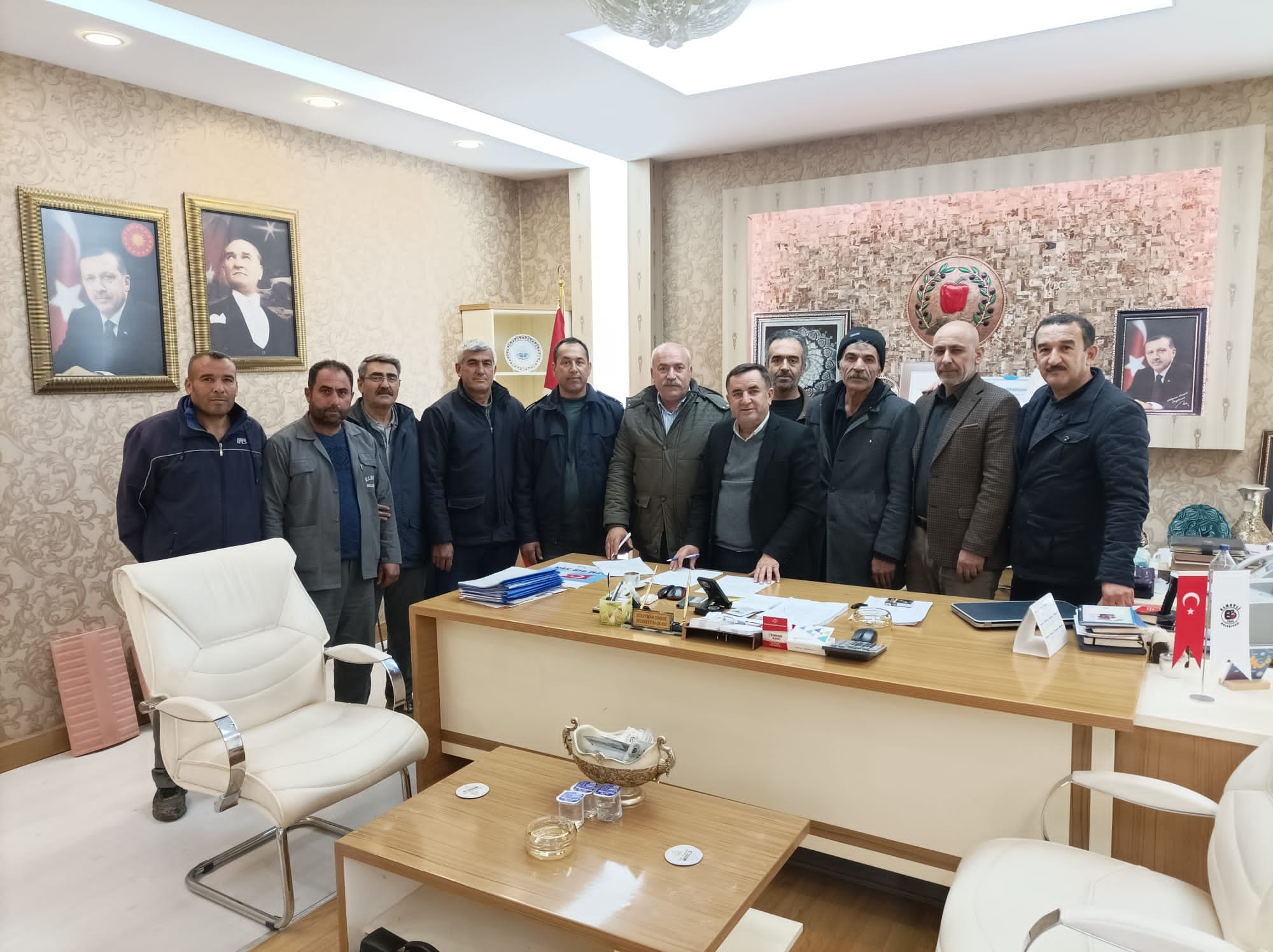 O belediye çalışanlarına yüzde 80 zam Yaptı