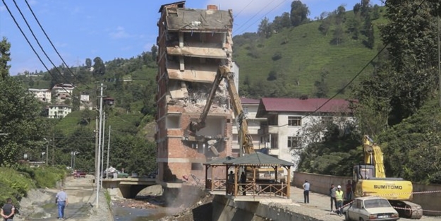 O binanın sahibi konuştu: Rize'de yaşamayacağız