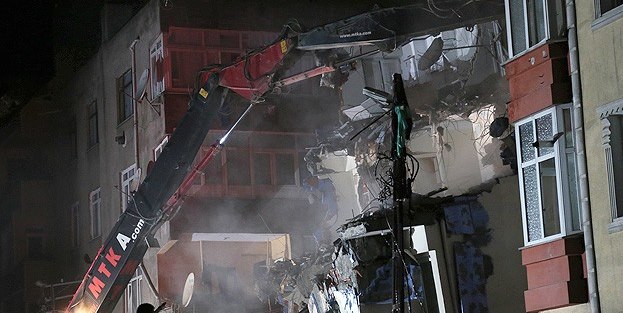 O binanın yıkımına başlandı