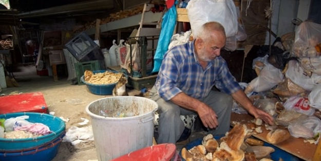 O bir İsraf savaşçısı! 40'a yakın evi var ama...