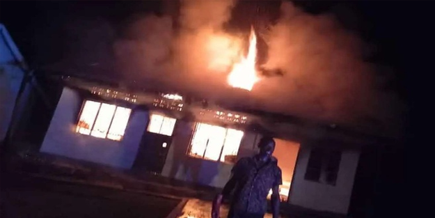 O bölgede okul yangını: 11 ölü!