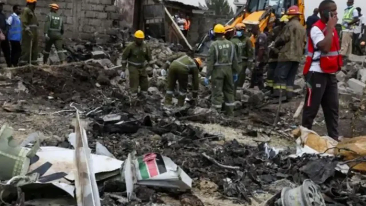 O bölgede uçak düştü: 6 ölü