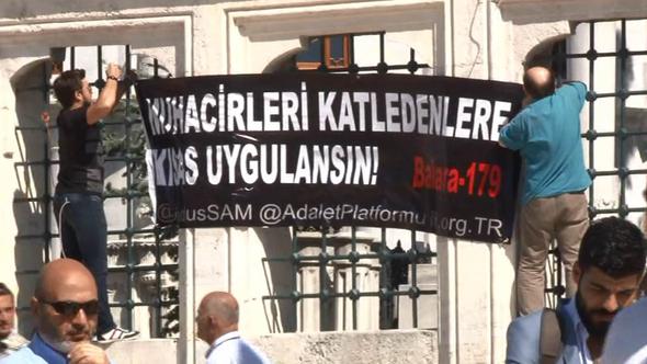 O cenazede dikkat çeken pankart!