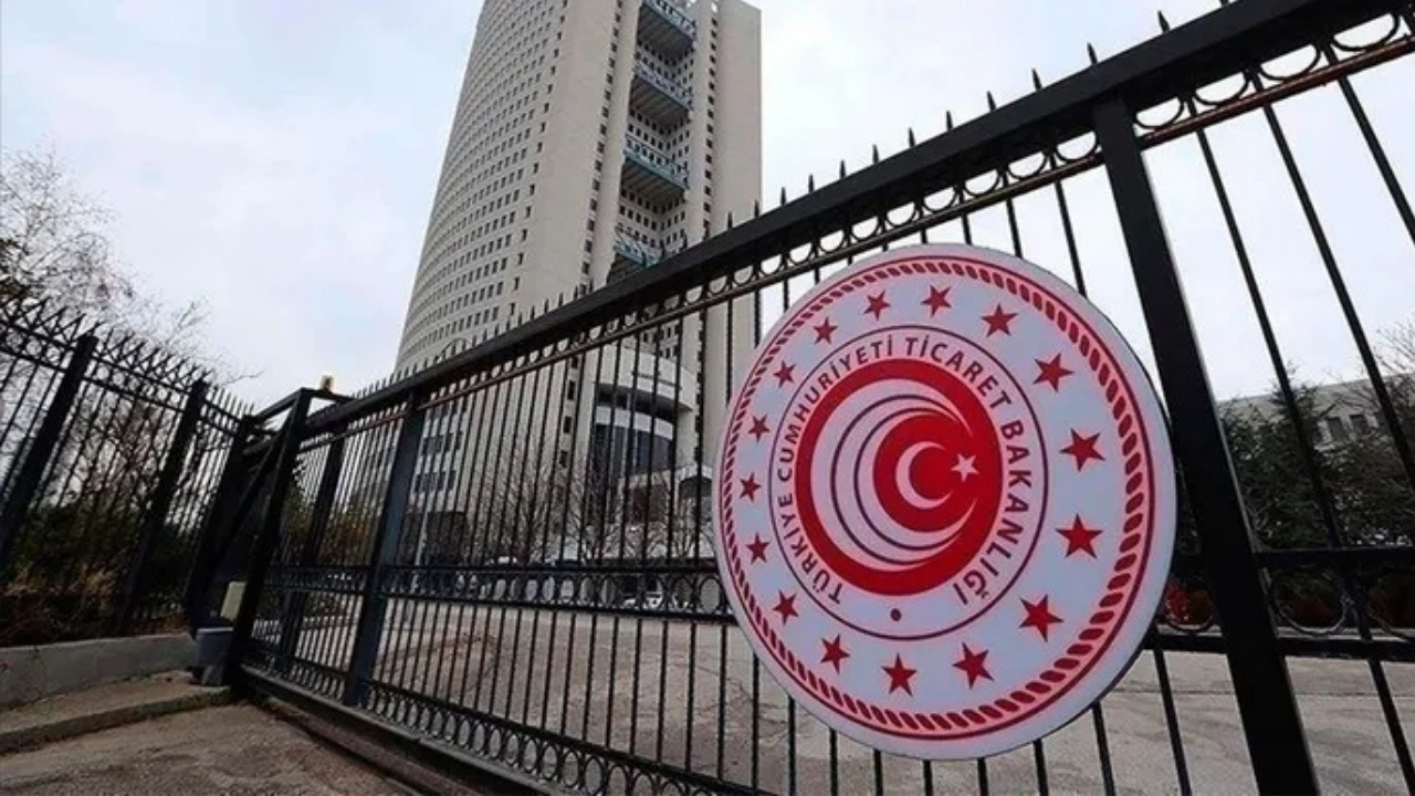 Çocuklar okul kıyafeti olarak giyiyordu… Bakanlıktan toplatma kararı!