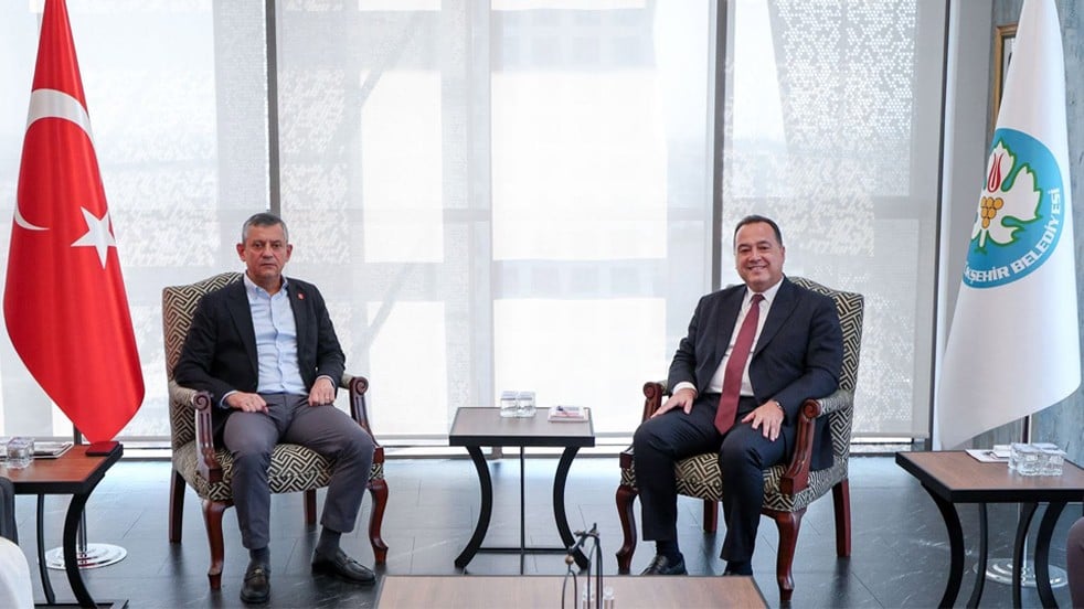 O da yarın Özel’in ekibine katılacak! Besim Dutlulu da CHP’den istifa etti