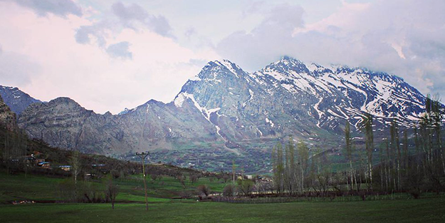 O dağın altında yoğun bir petrol olduğu düşünülüyor! Apar topar bölgeye gidildi, müjde her an gelebilir