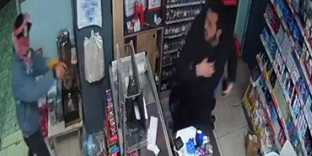 O detay polisin dikkatinden kaçmadı! Silahlı soyguncu kendini böyle ele verdi