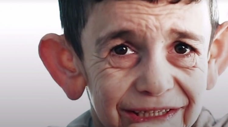 O evde ayna yasak! Her defasında eve gidip ağlıyor