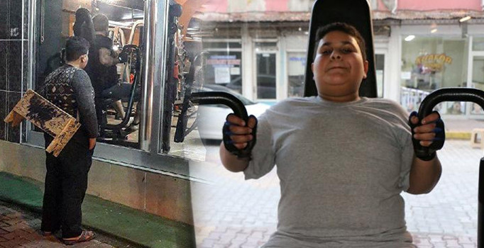 O fotoğraftaki Suriyeli ayakkabı boyacısı çocuğa ömür boyu üyelik