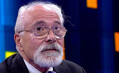 O gelişme, Emre Kongar'ı yerinden hoplattı! Çok mu zoruna gitti beybaba