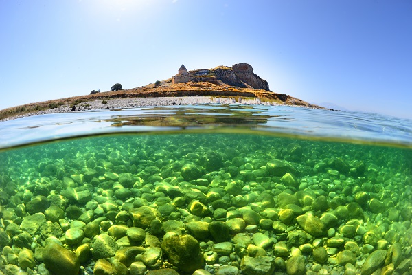 O gölün altındaki gizli hazine! Dalgıçlar antik yolda böyle yürüdü