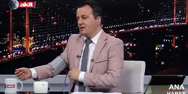 O haberi sunarken tansiyonu yükseldi ve...