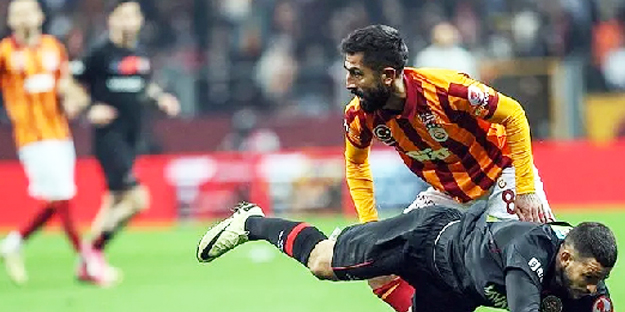 O iddiaları ayyuka çıktı: Mücadelemizi büyütmek zorundayız dese de... Galatasaray fena çuvalladı: