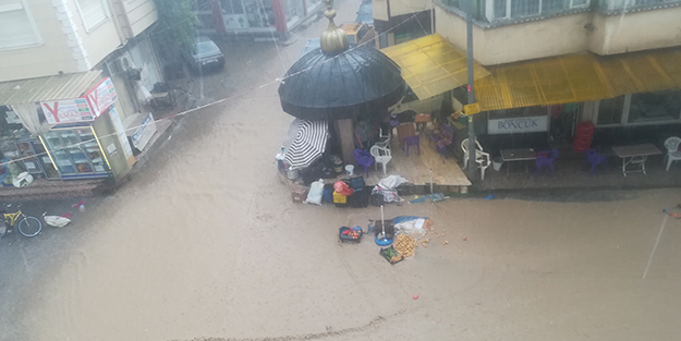 O ilçe sulara gömüldü!