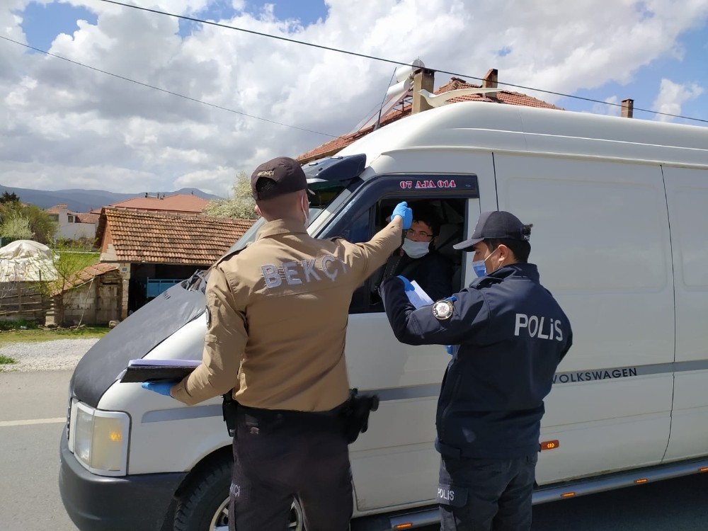 O ilçeye girişler kontrollü sağlanıyor 