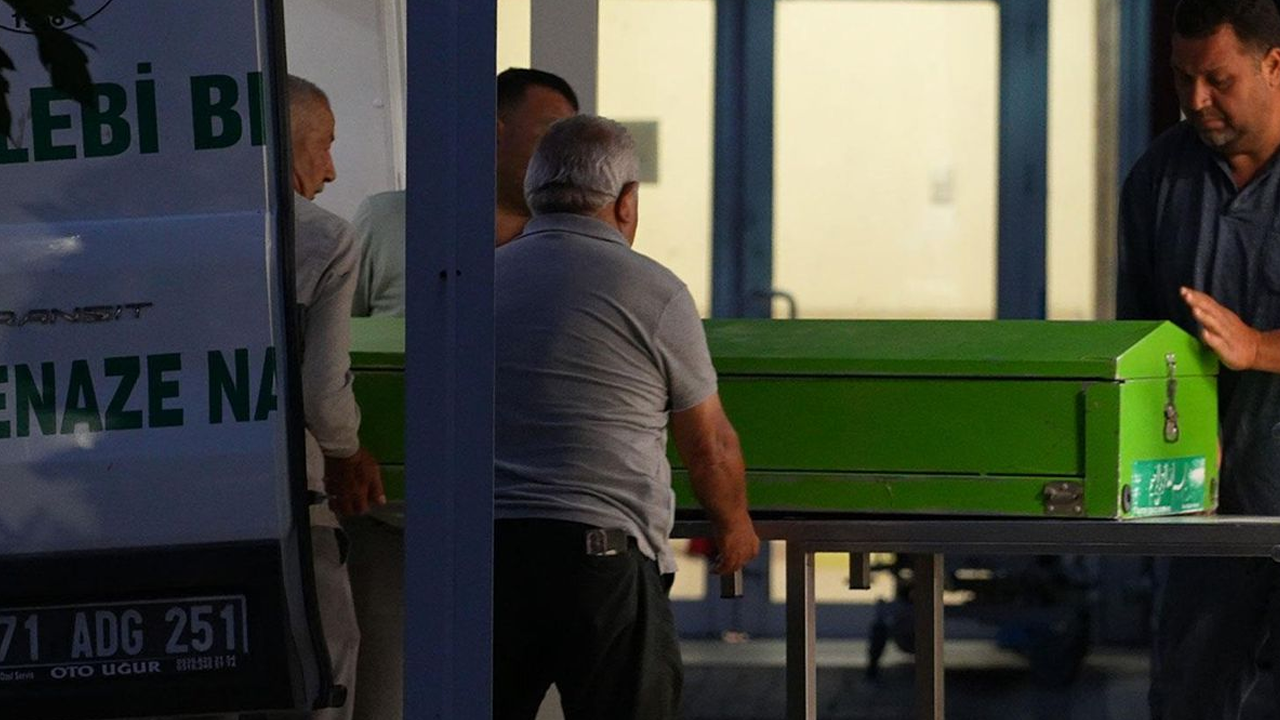 O ilde insanlık dışı vahşet! Babasını parçalayıp tuvalete gömmüş!