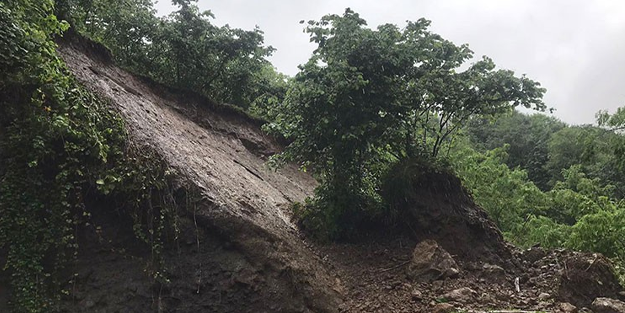O ilde sağanak heyelanlara sebep oldu!