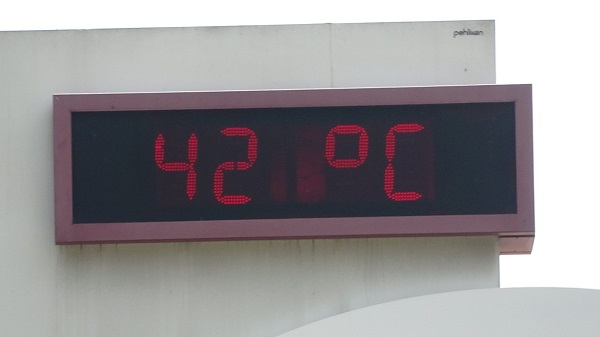 O ilde sıcak hava çocukları eve kapattı