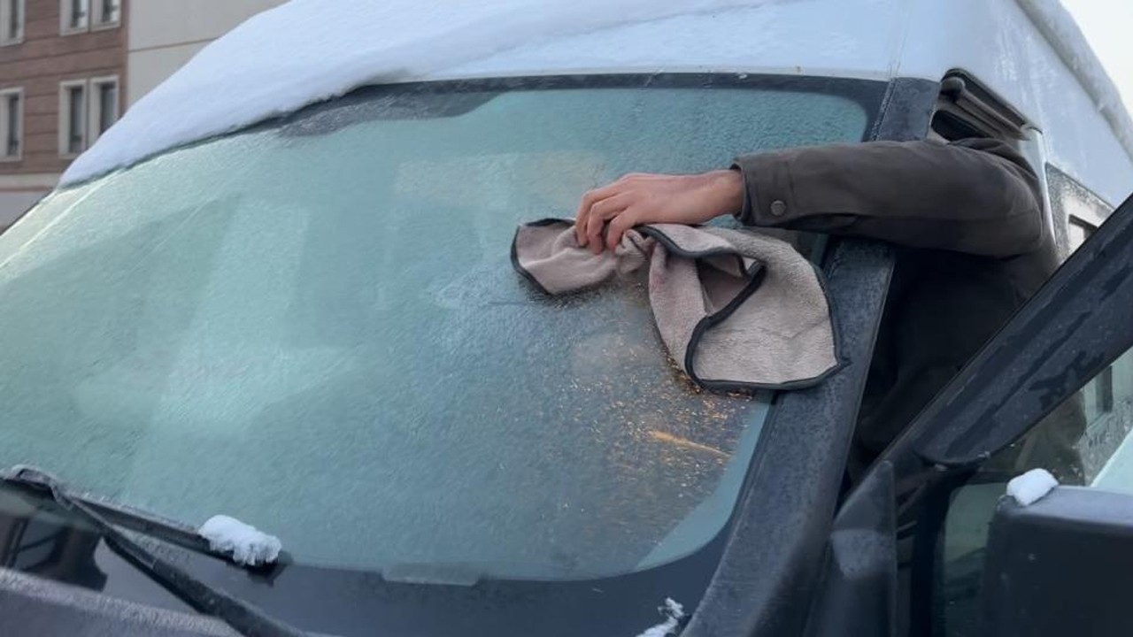 O ilimiz buz kesti! Araçlar dondu, buz sarkıtları yarım metreyi geçti