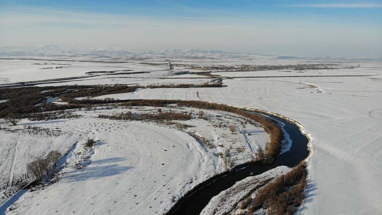 O ilimiz eksi 10’u gördü! Araçların camları buz kesti