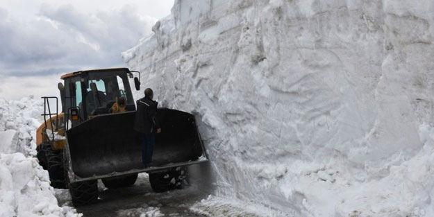 O ilimizde 10 metrelik karla mücadele