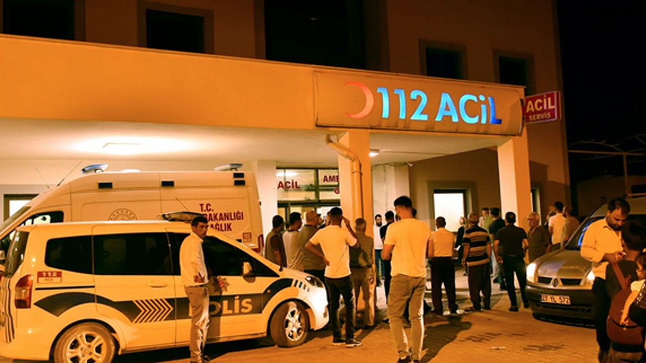 O ilimizde 3 kişinin tartışması kanlı bitti: 1 kişi öldürüldü! Korkutan can pazarı