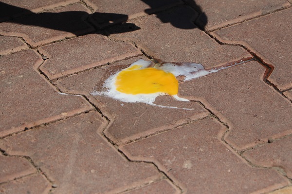 O ilimizde asfaltta yumurta pişti