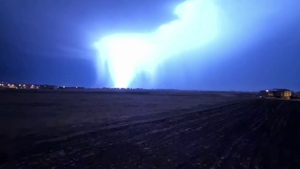 O ilimizde gece böyle aydınlandı