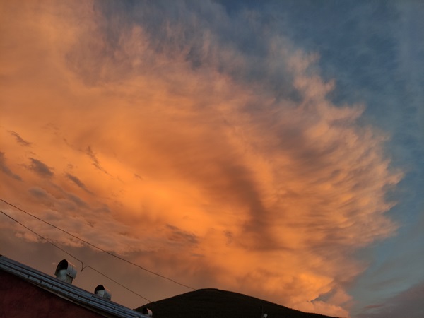 O ilimizde gökyüzü kızıla boyandı