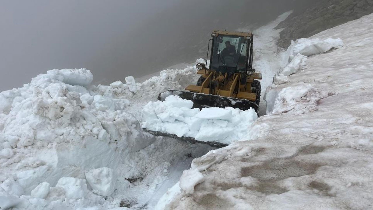 O ilimizde Haziran ayında kar temizliği