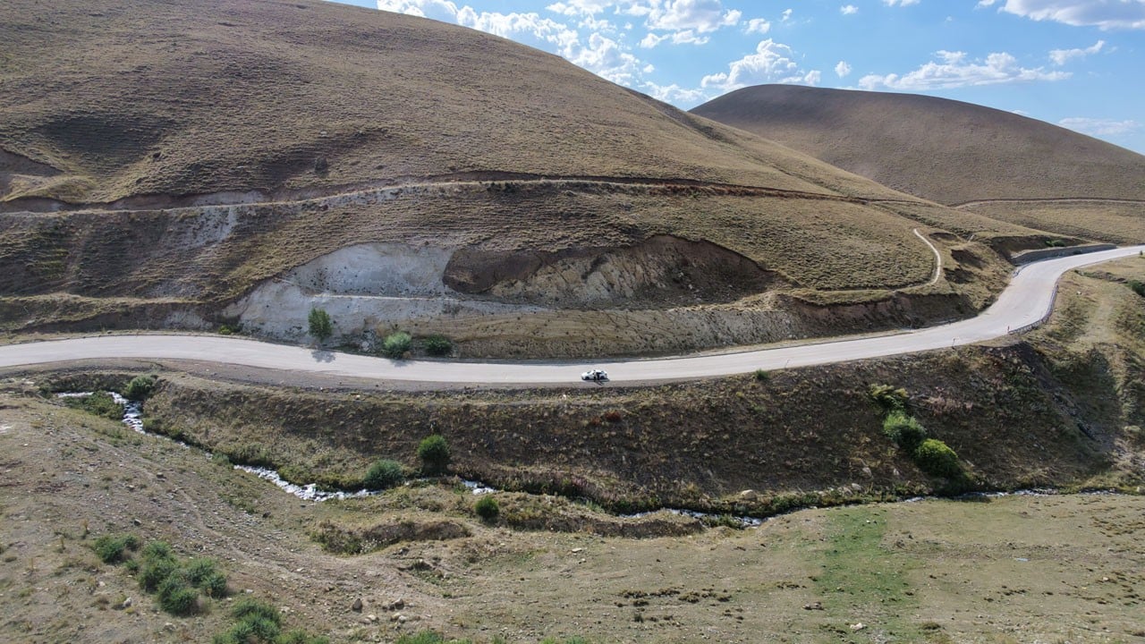 O ilimizde ikinci gizemli yol keşfedildi! Motor kapalı, vites boş ama araç yokuş yukarı gidiyor