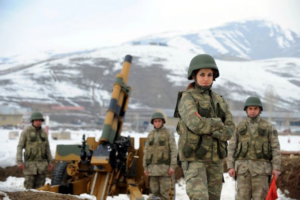 Türk kadınlar gönüllü askerlik için başvurdu