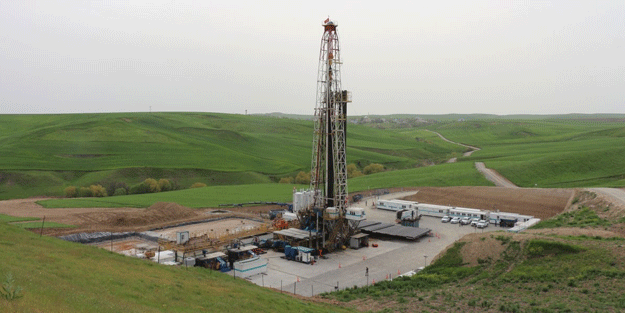 O ilimizde 'kuyu' sevinci: Arpa ektiğimiz yerden petrol fışkırdı