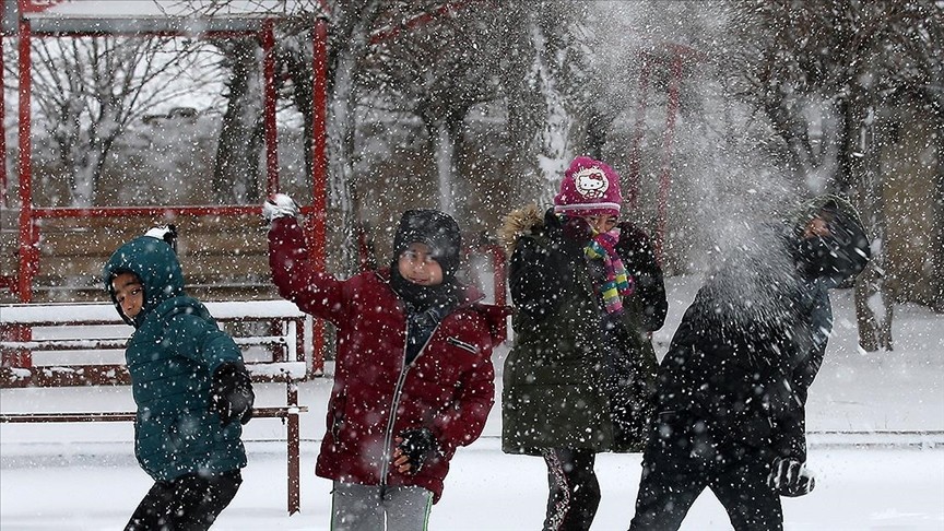 O ilimizde okullar tatil edildi