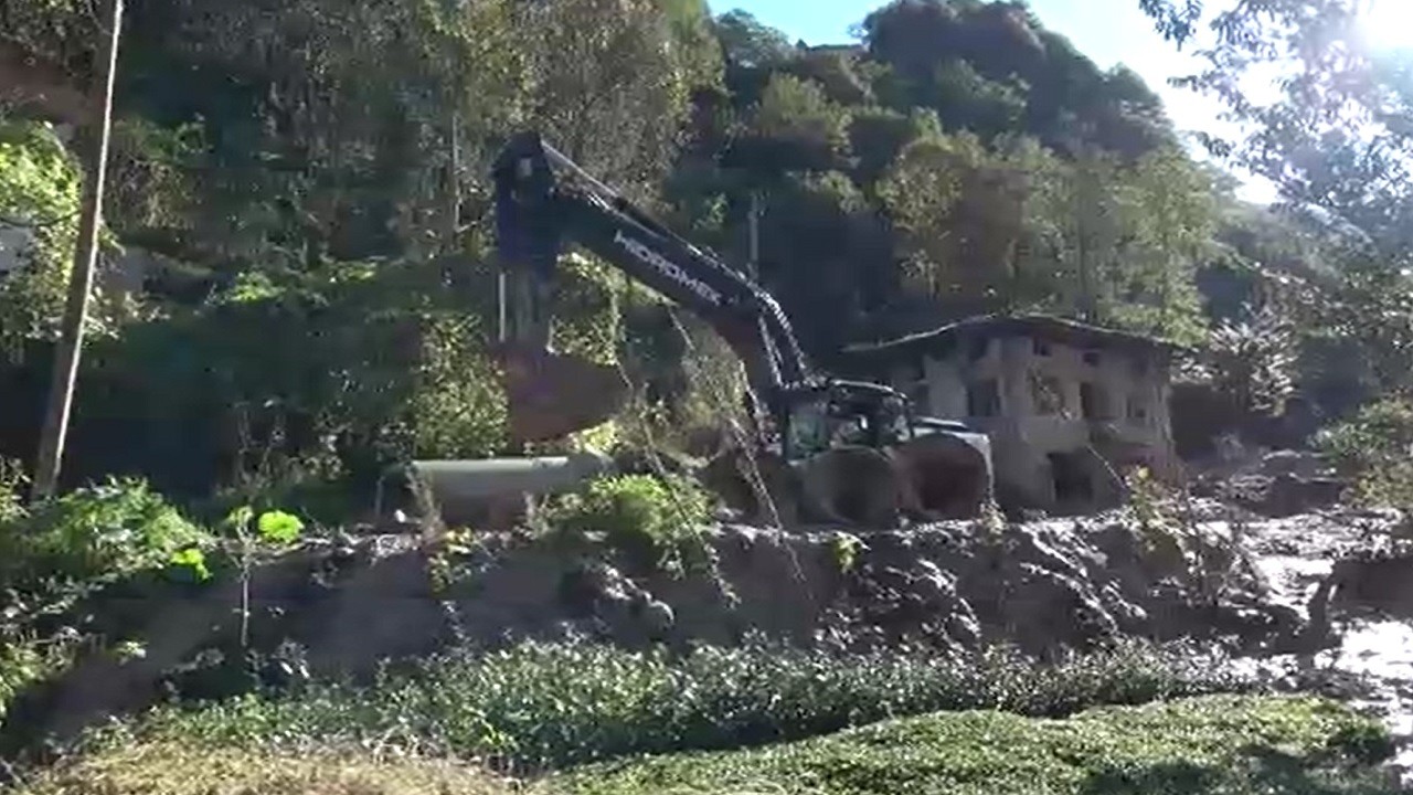 O ilimizde sel gitti geriye çamur kaldı