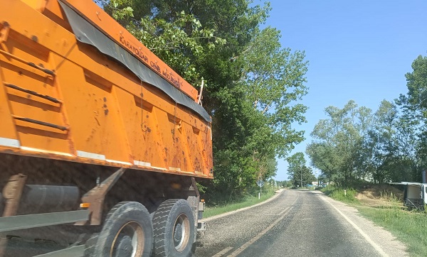 O ilimizde sıcaktan asfalt eridi