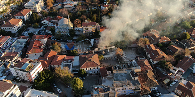 O ilimizde tarihi yapılar peş peşe yanarak kül oldu! Küle dönmüş hali bile dudak uçuklattı