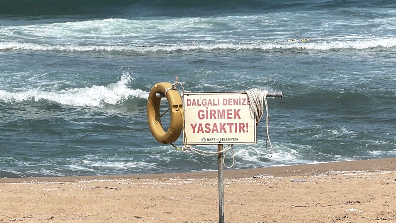 O ilimizde yaşayanlar dikkat! 11 plaj için 3 günlük yasak kararı