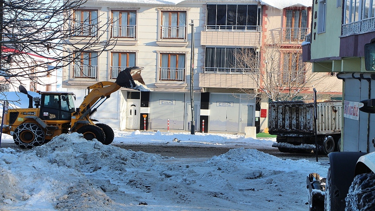 O ilimizden kamyon kamyon kar taşındı