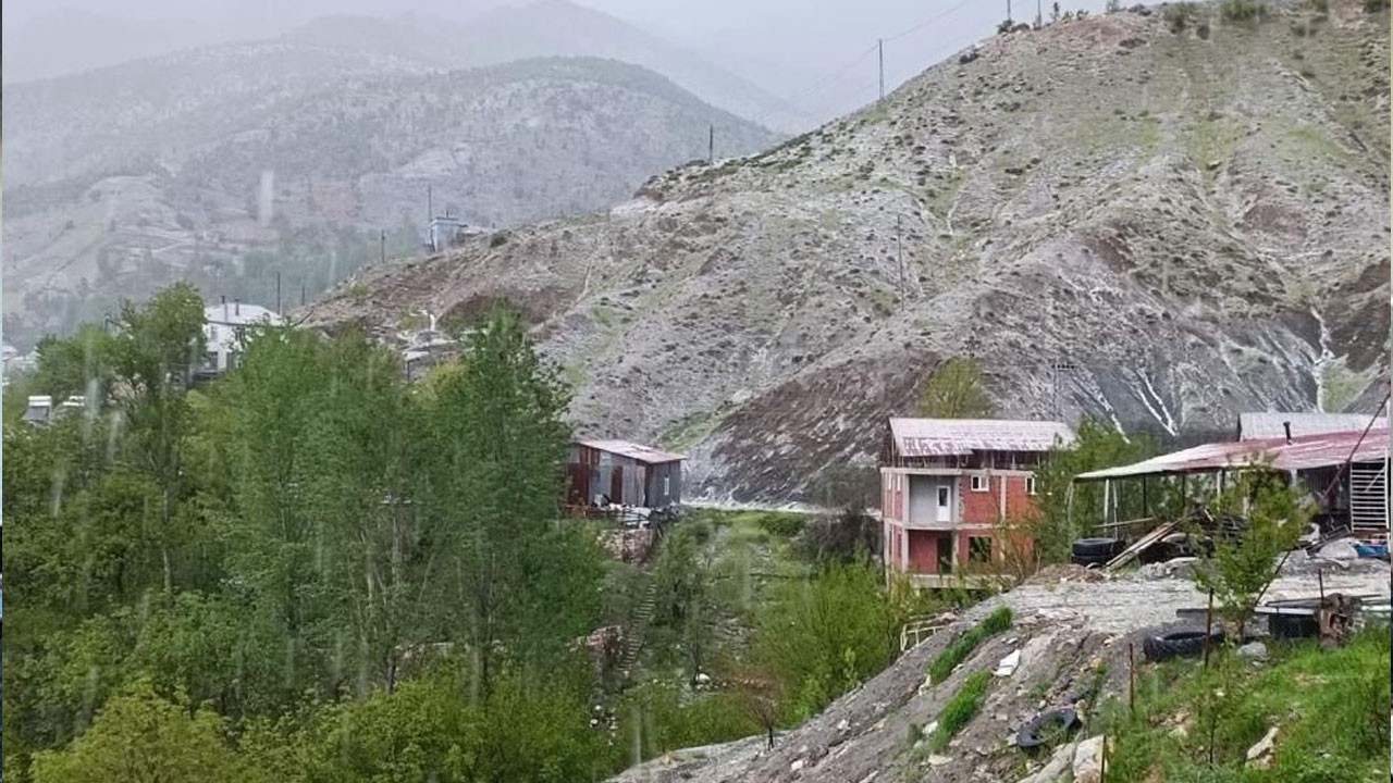 O ilimizi misket büyüklüğünde dolu vurdu