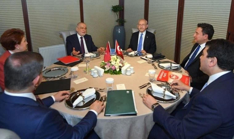 O ismin, bir kız çocuğuyla çıplak haldeki fotoğrafları çıktı! Muhalefete kötü haber