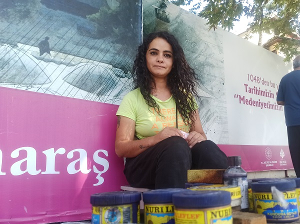 O Kahramanmaraş'ın tek kadın ayakkabı boyacısı