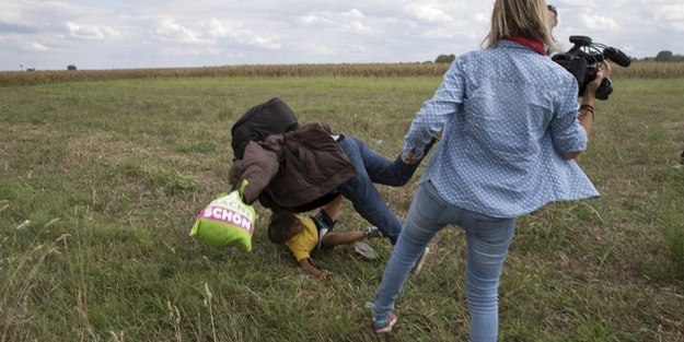 O kameramandan şaşırtan savunma!