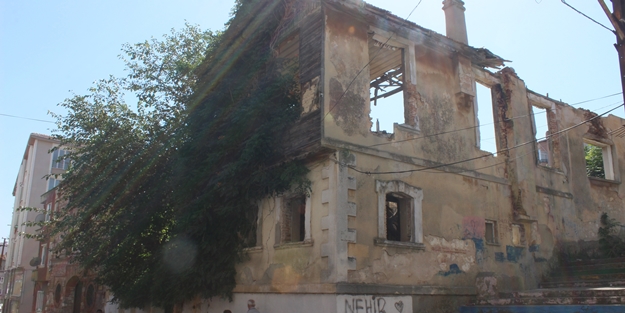 O kentimizde metruk binalar tehlike saçıyor